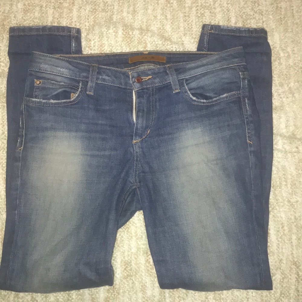 Skinny distressed jeans